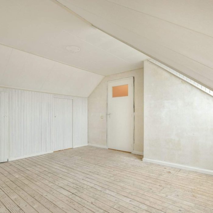 Empty room renovation